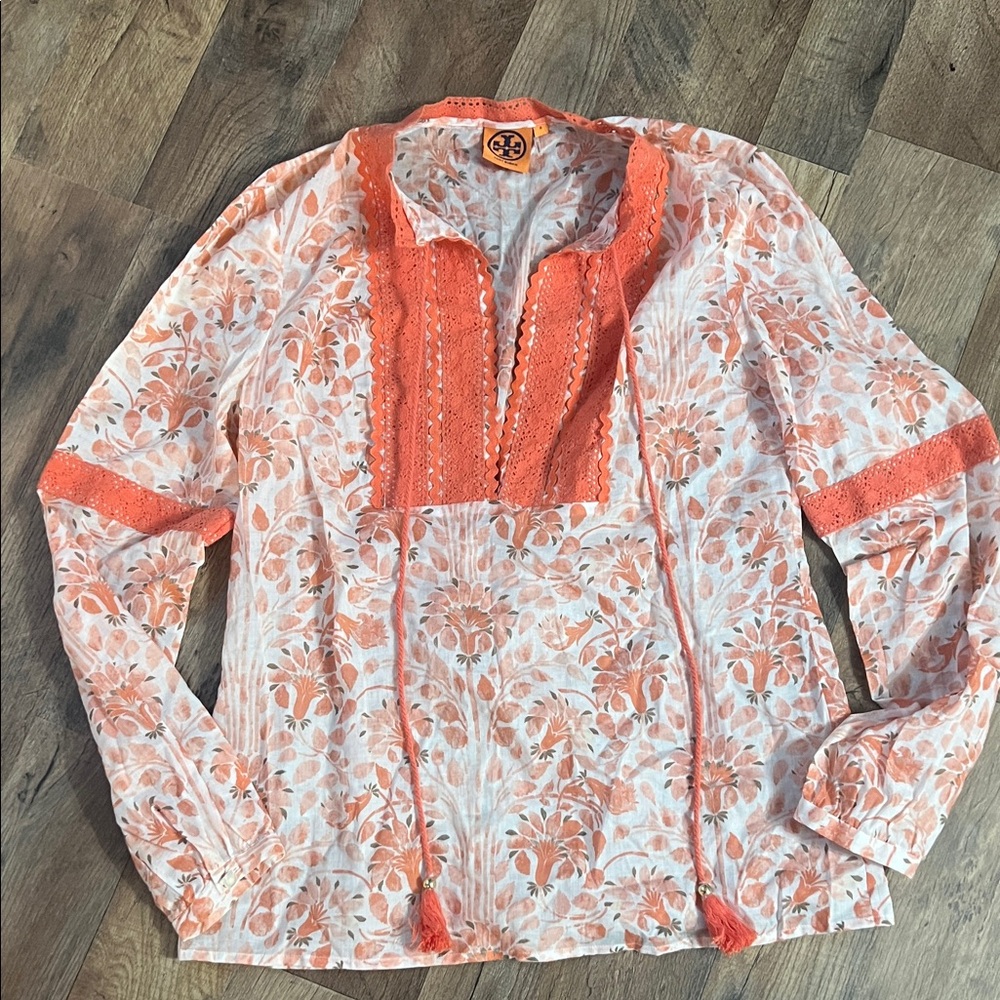 HP 🎉NWOT Tory Burch peach / coral and White Floral Blouse sz 8 lightweight